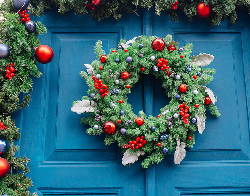 HOA Holiday Decorations: What’s Allowed?